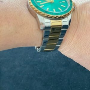 POLICE  gold / silverWATCH ( need battery)